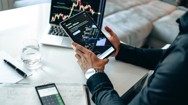 What are the top digital marketing trends in the UK for 2024?